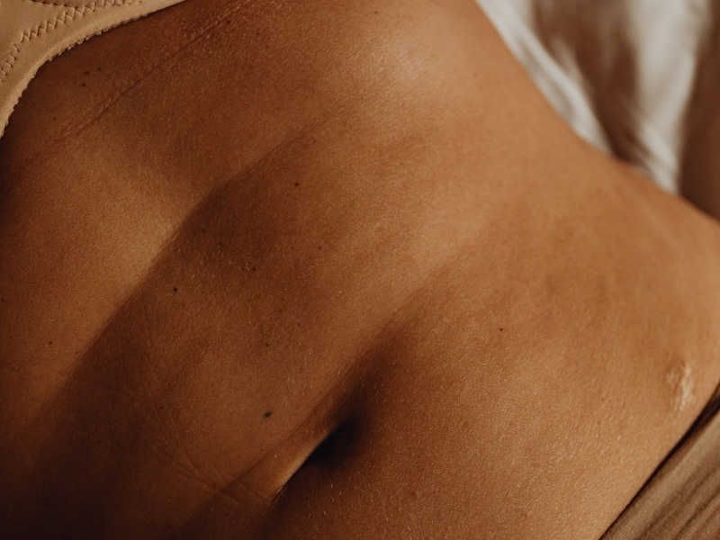 Close-up of skin in warm lighting, representing the body changes associated with hyperthyroidism and weight gain.