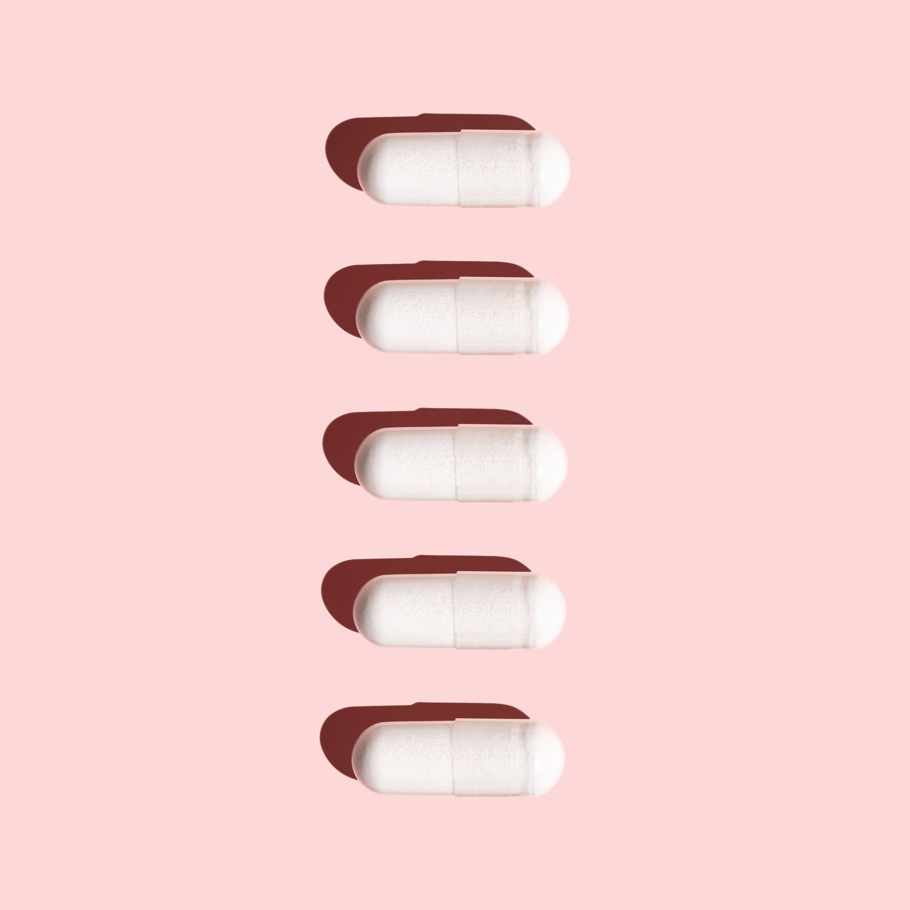 D-Mannose capsules to prevent UTI on a pink background
